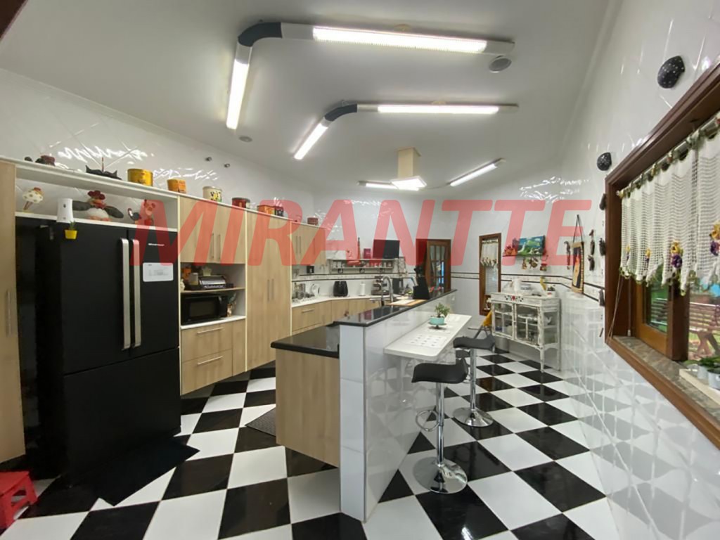 Sobrado de 700m² com 4 quartos em Serra Da Cantareira