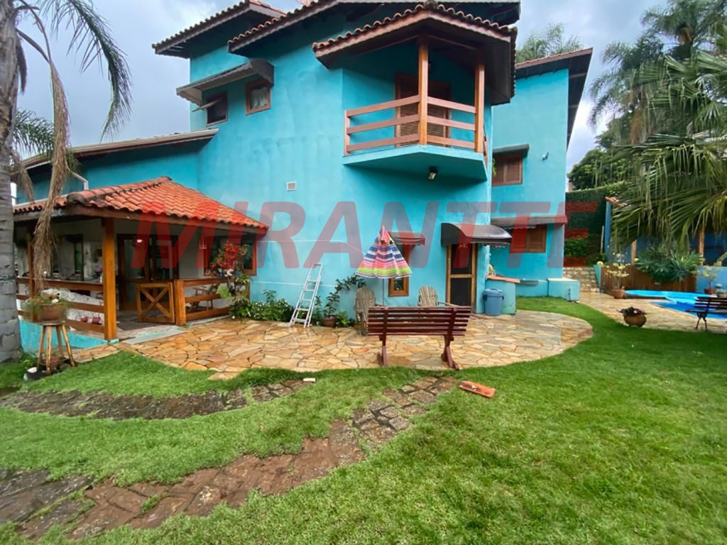 Sobrado de 700m² com 4 quartos em Serra Da Cantareira
