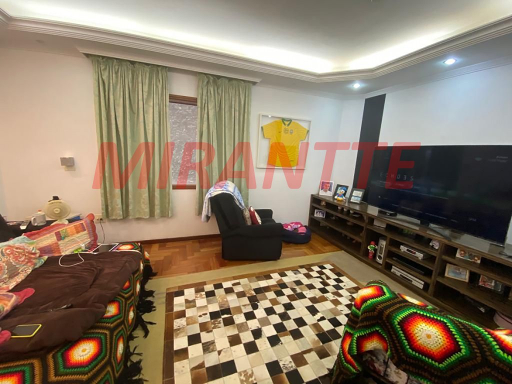 Sobrado de 700m² com 4 quartos em Serra Da Cantareira