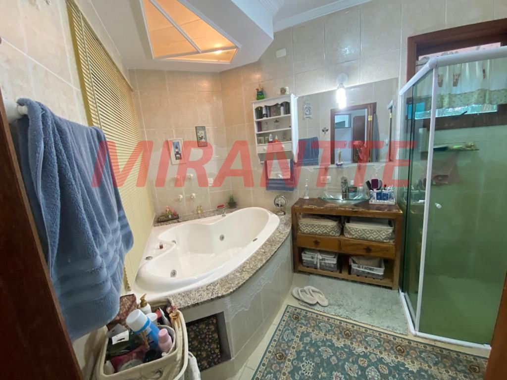 Sobrado de 700m² com 4 quartos em Serra Da Cantareira