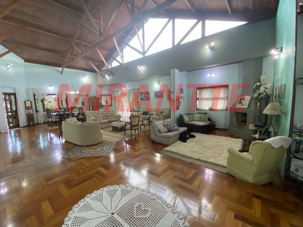 Sobrado de 700m² com 4 quartos em Serra Da Cantareira