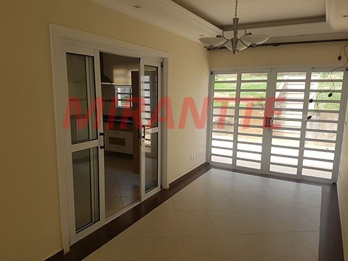 Sobrado de 220m² com 3 quartos em Jardim Bibi