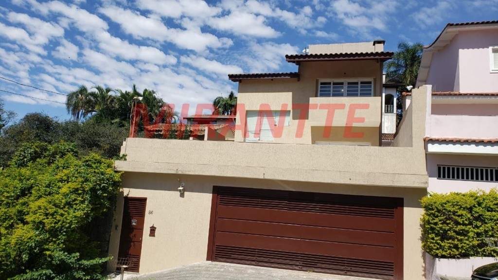 Sobrado de 220m² com 3 quartos em Jardim Bibi