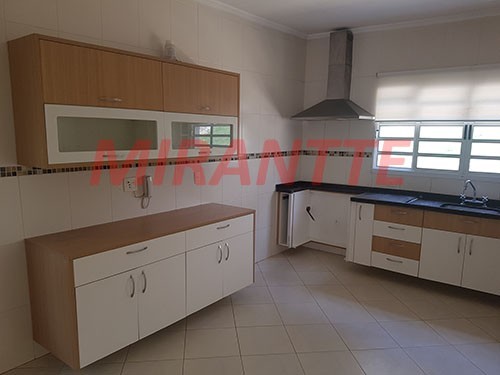 Sobrado de 220m² com 3 quartos em Jardim Bibi