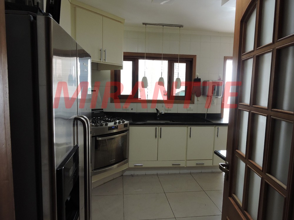 Cond. fechado de 147m² com 3 quartos em Tremembe