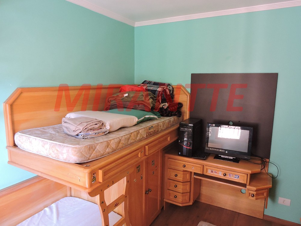 Cond. fechado de 147m² com 3 quartos em Tremembe