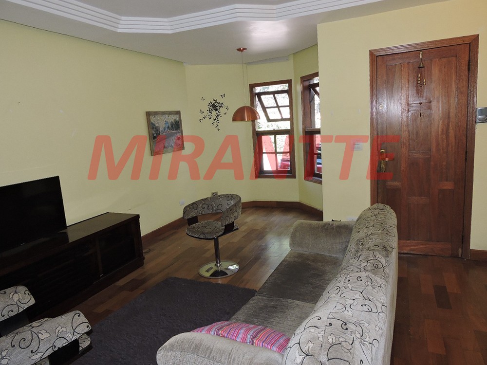 Cond. fechado de 147m² com 3 quartos em Tremembe