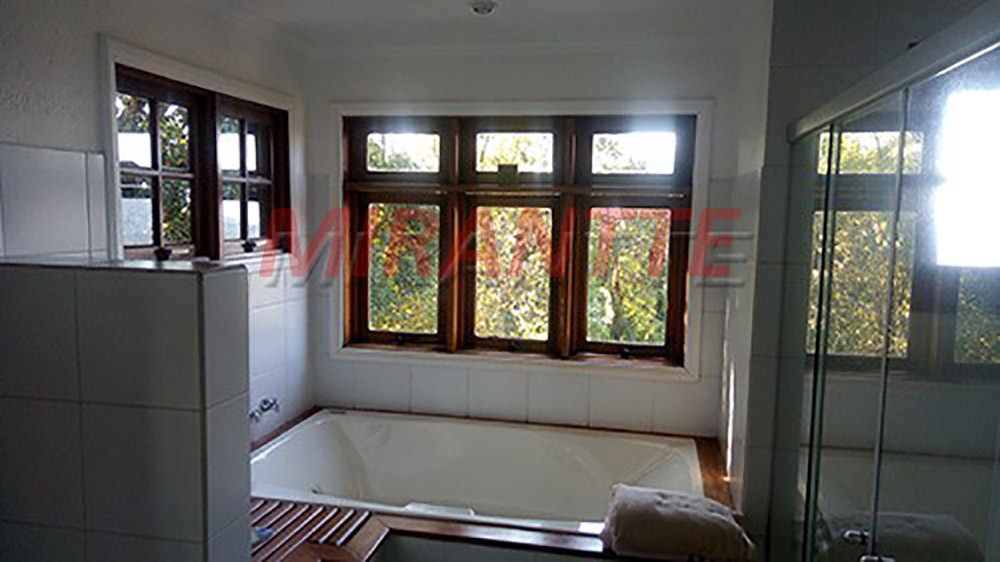 Sobrado de 500m² com 4 quartos em Serra Da Cantareira