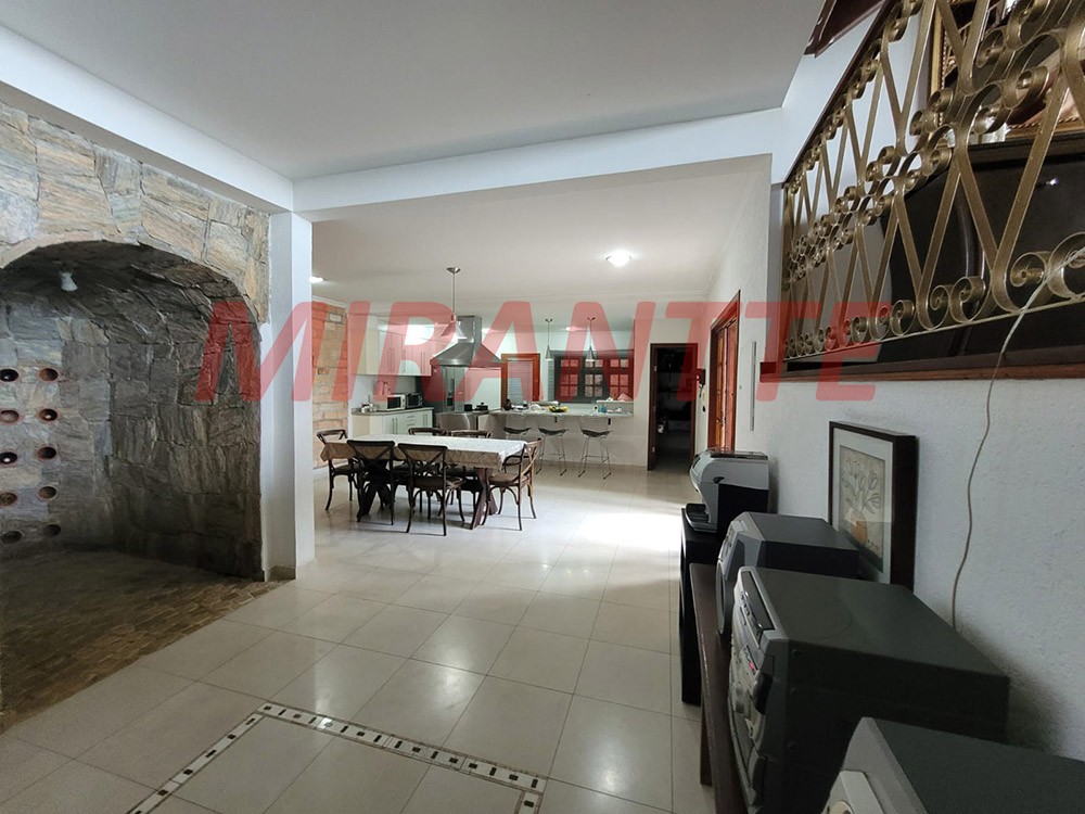 Sobrado de 500m² com 4 quartos em Serra Da Cantareira