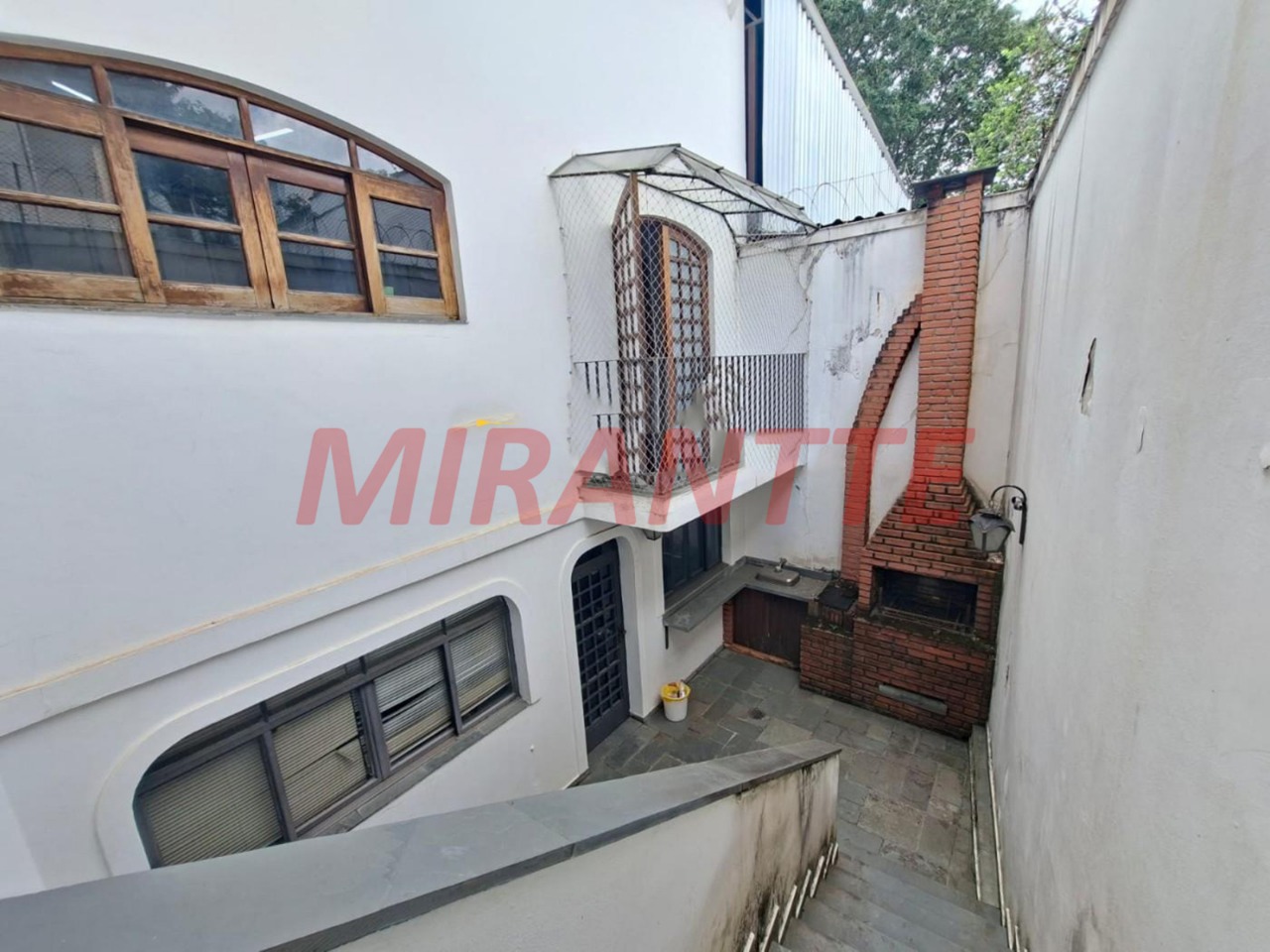 Sobrado de 252m² com 3 quartos em Água Fria