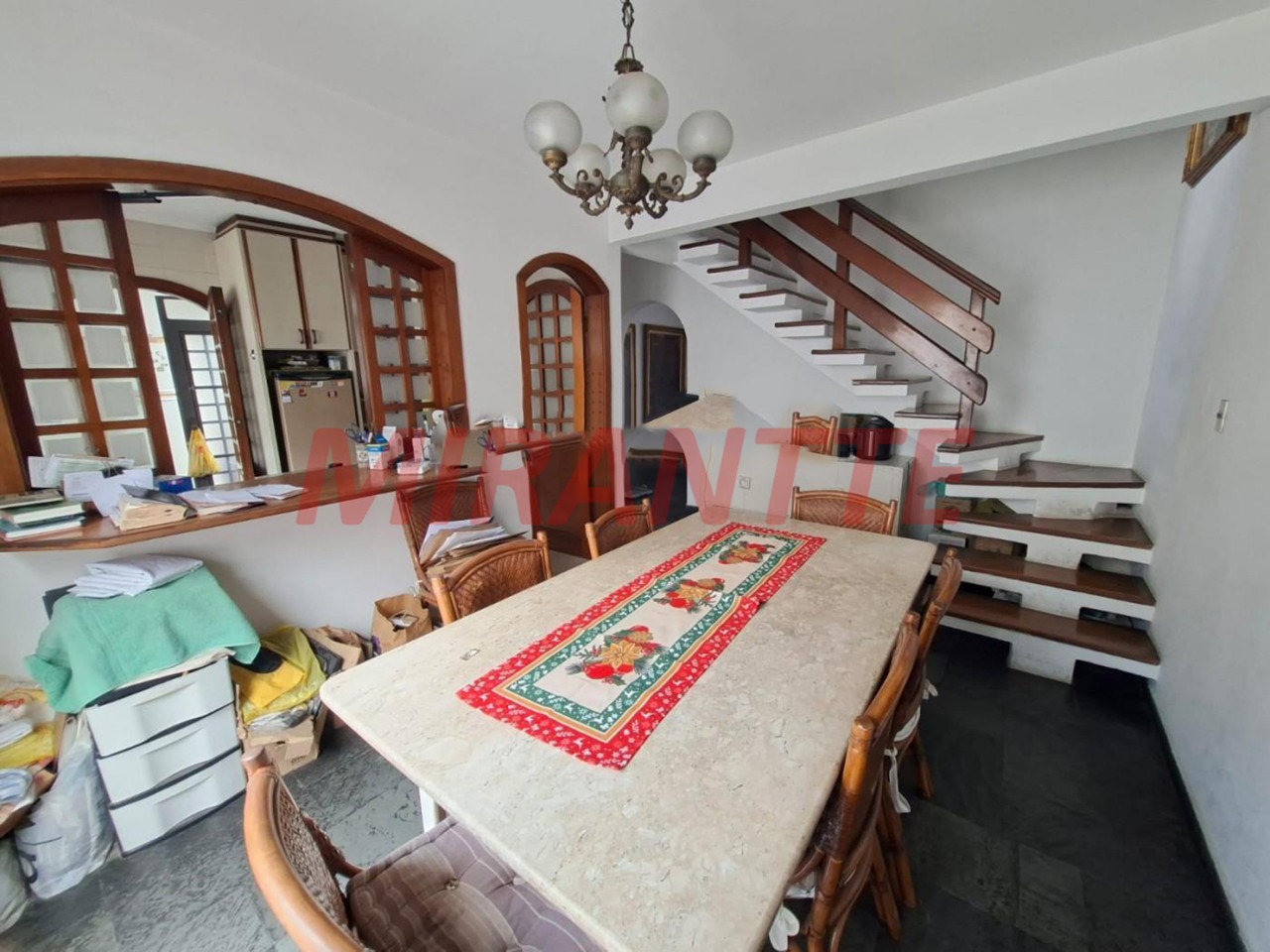 Sobrado de 252m² com 3 quartos em Água Fria
