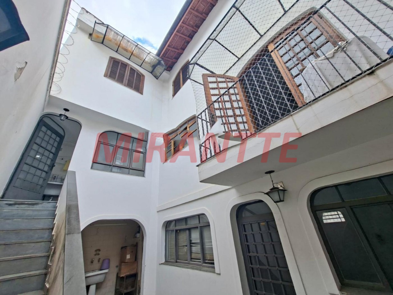 Sobrado de 252m² com 3 quartos em Água Fria