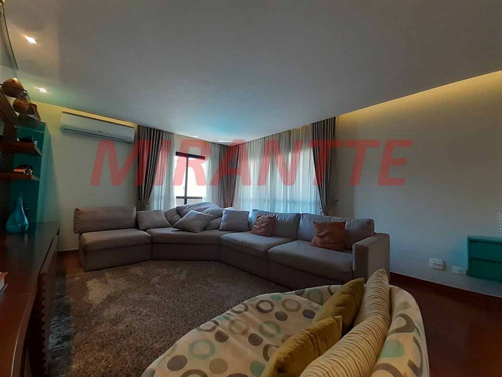 Apartamento de 200m² com 4 quartos em Água Fria