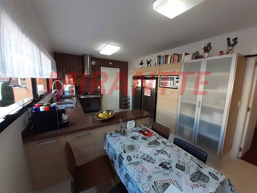 Apartamento de 200m² com 4 quartos em Água Fria