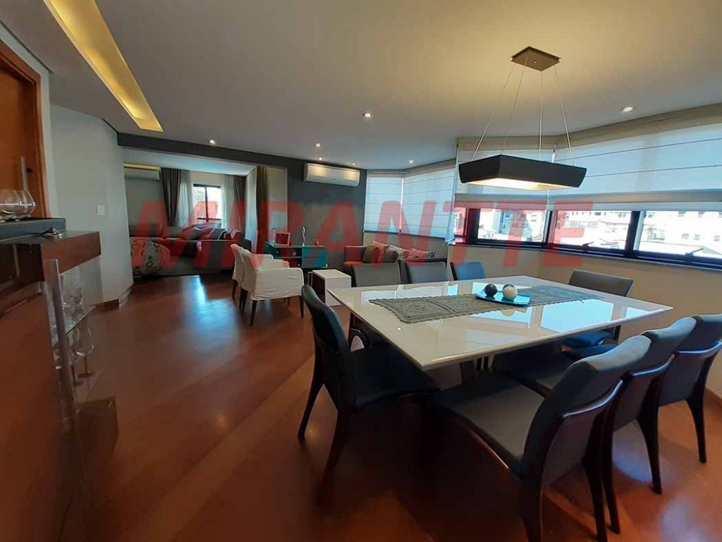Apartamento de 200m² com 4 quartos em Água Fria