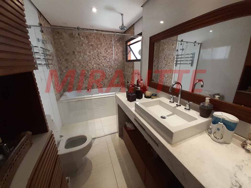 Apartamento de 200m² com 4 quartos em Água Fria