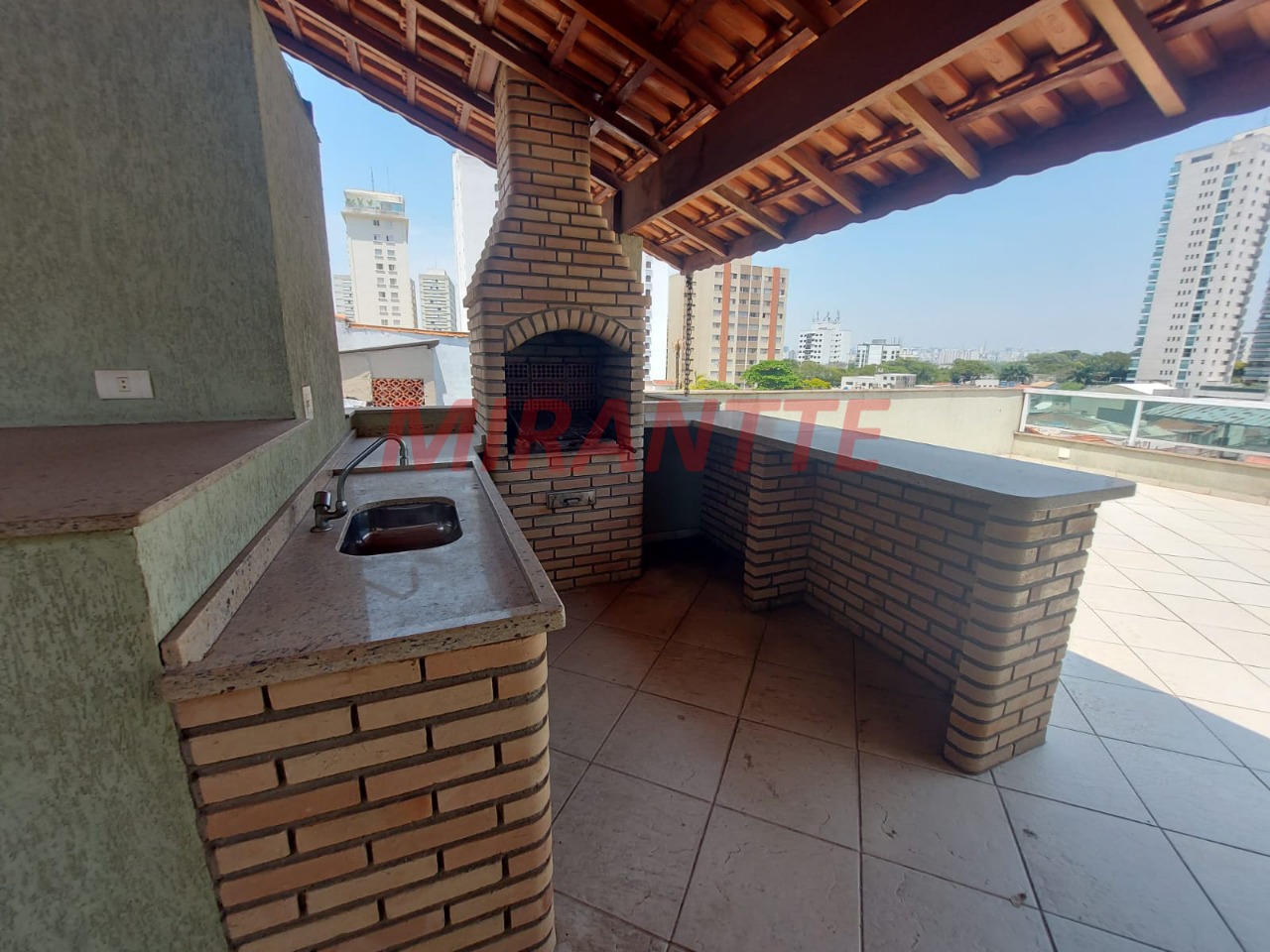 Sobrado de 176m² com 3 quartos em Santana