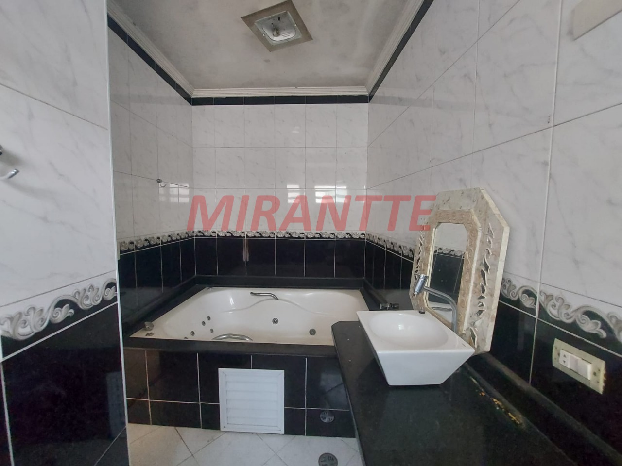 Sobrado de 176m² com 3 quartos em Santana