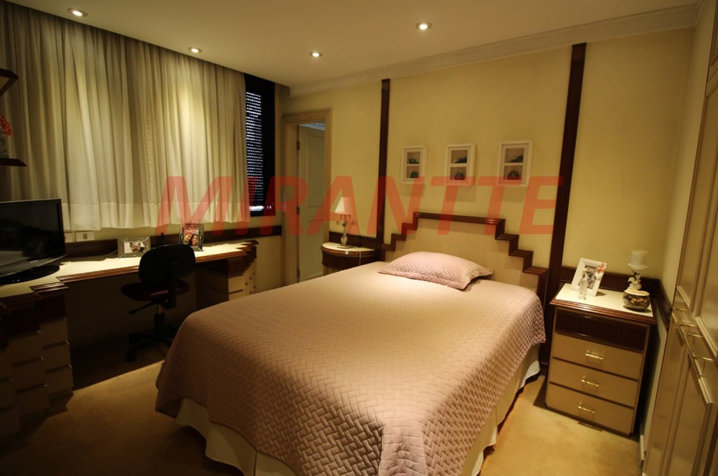 Apartamento de 246m² com 4 quartos em Água Fria