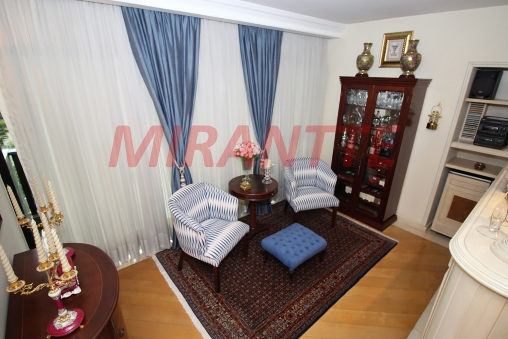 Apartamento de 246m² com 4 quartos em Água Fria
