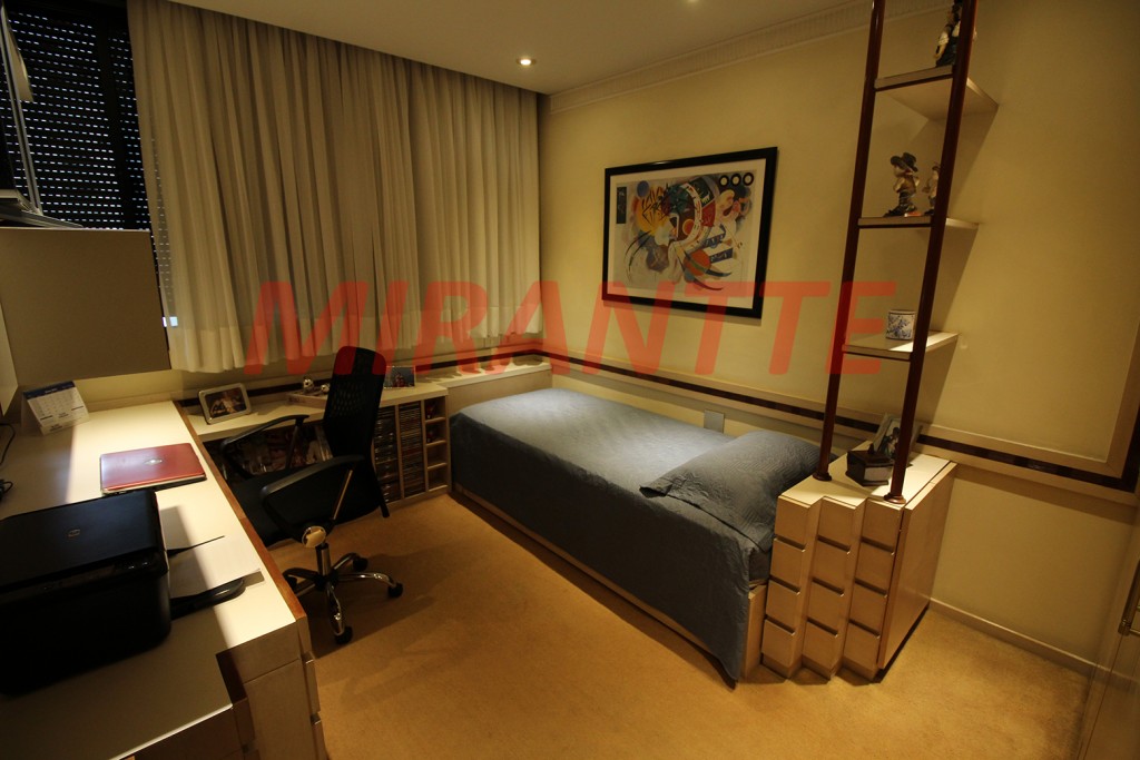 Apartamento de 246m² com 4 quartos em Água Fria