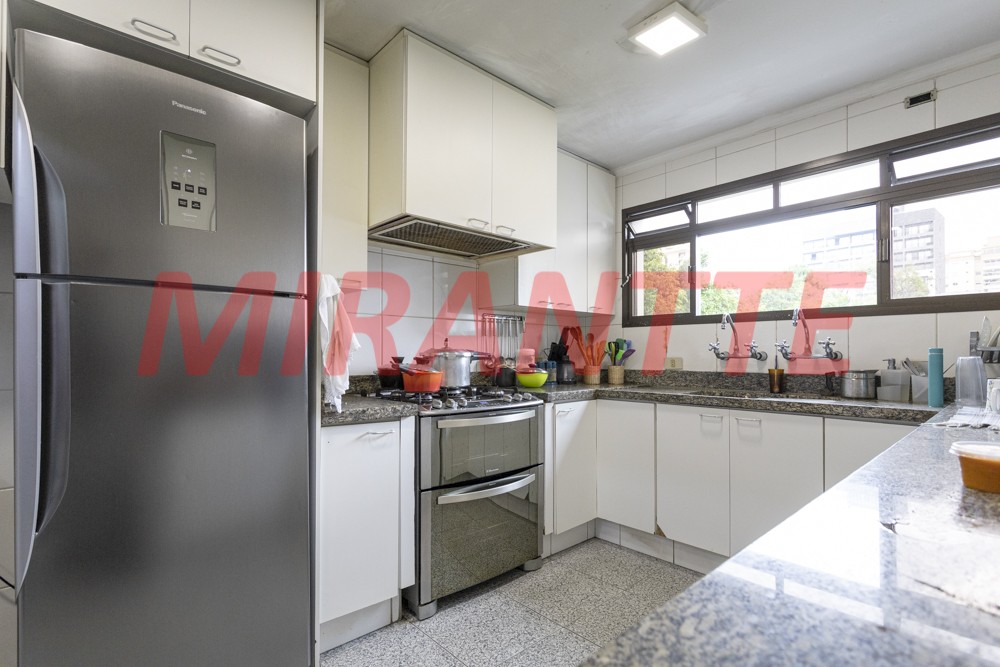 Sobrado de 314m² com 5 quartos em Santana