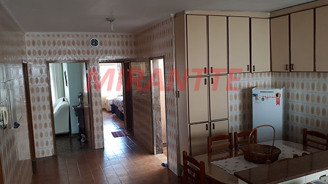 Casa terrea de 250m² com 3 quartos em Vila Nivi