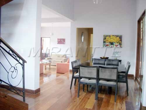 Sobrado de 580m² com 5 quartos em Serra Da Cantareira