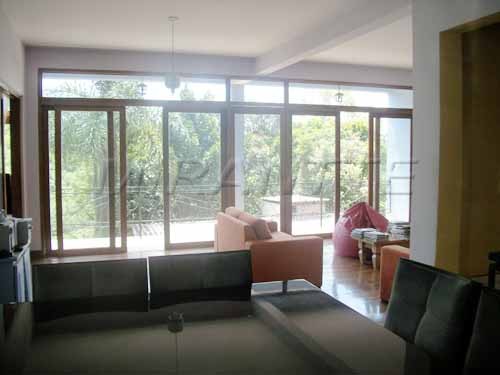 Sobrado de 580m² com 5 quartos em Serra Da Cantareira