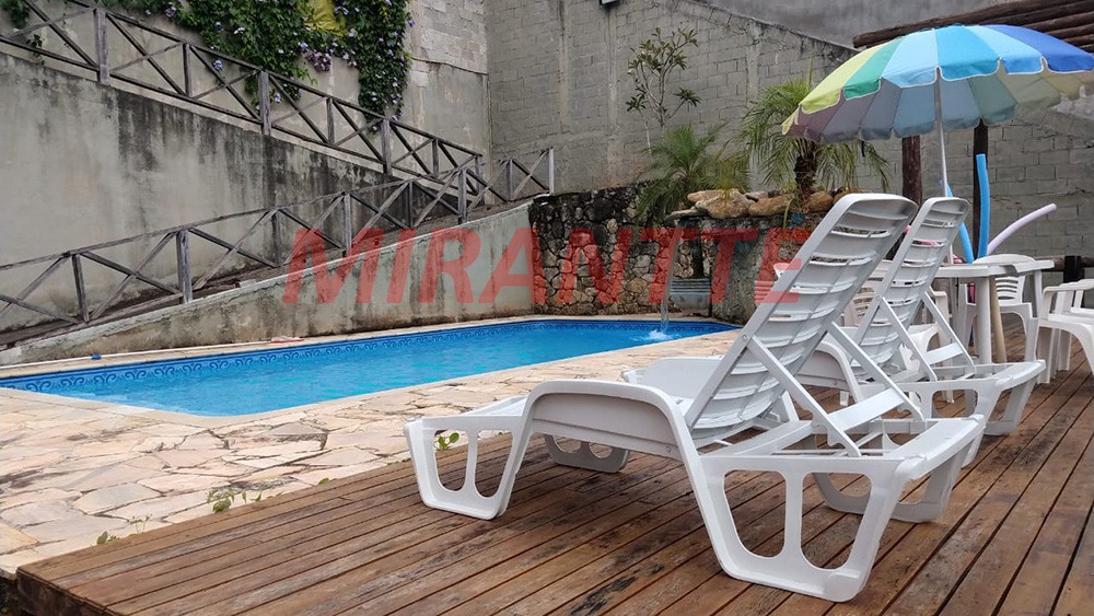 Sobrado de 580m² com 5 quartos em Serra Da Cantareira