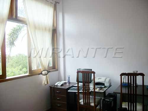 Sobrado de 580m² com 5 quartos em Serra Da Cantareira