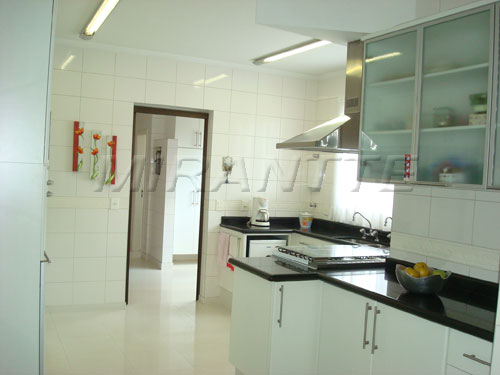 Apartamento de 262m² com 4 quartos em Horto Florestal