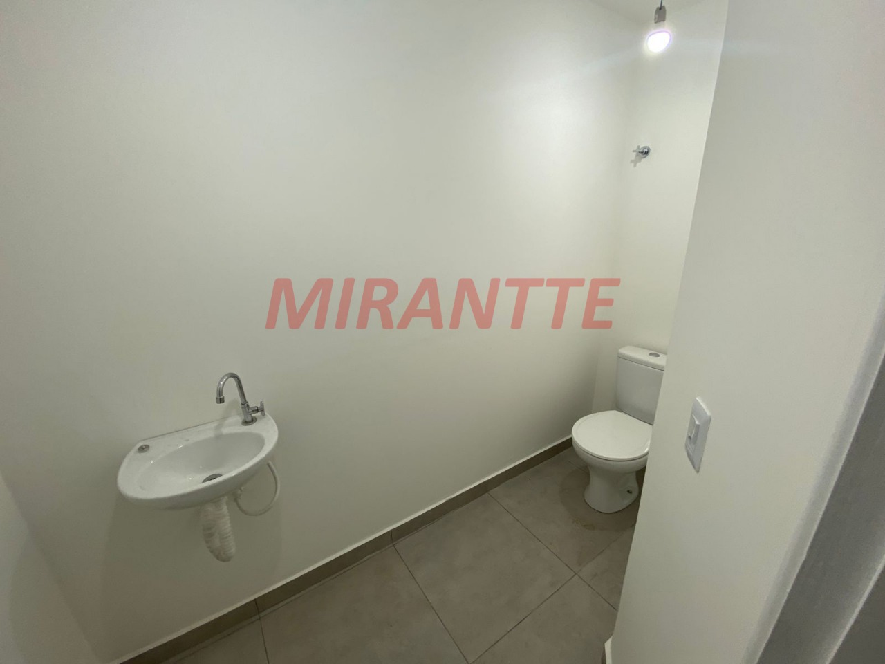 Comercial de 268m² em Santana