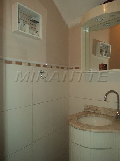 Sobrado de 187m² com 3 quartos em Santana