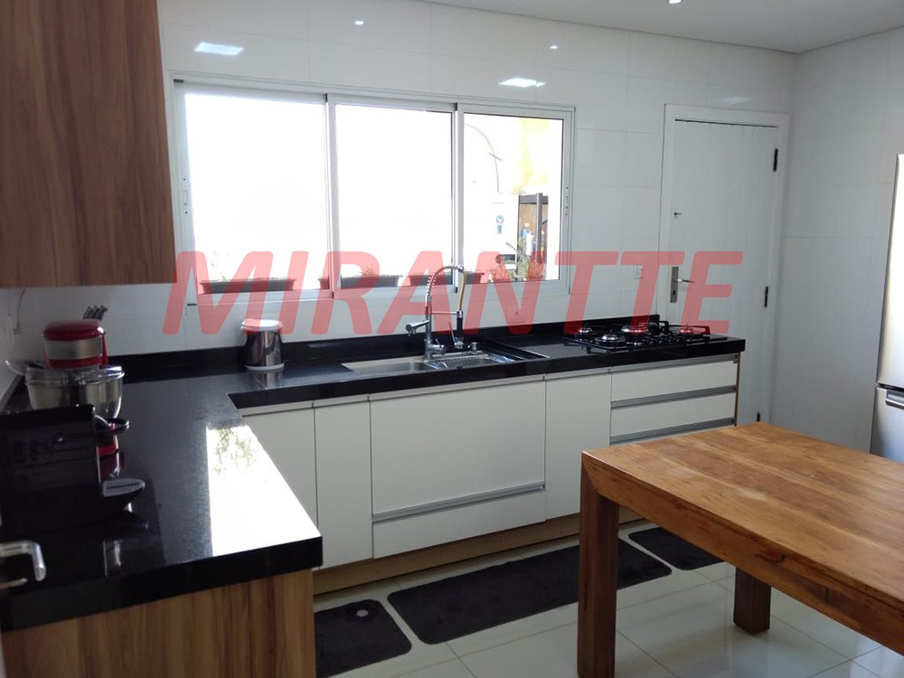 Casa terrea de 200m² com 3 quartos em Vila Ester