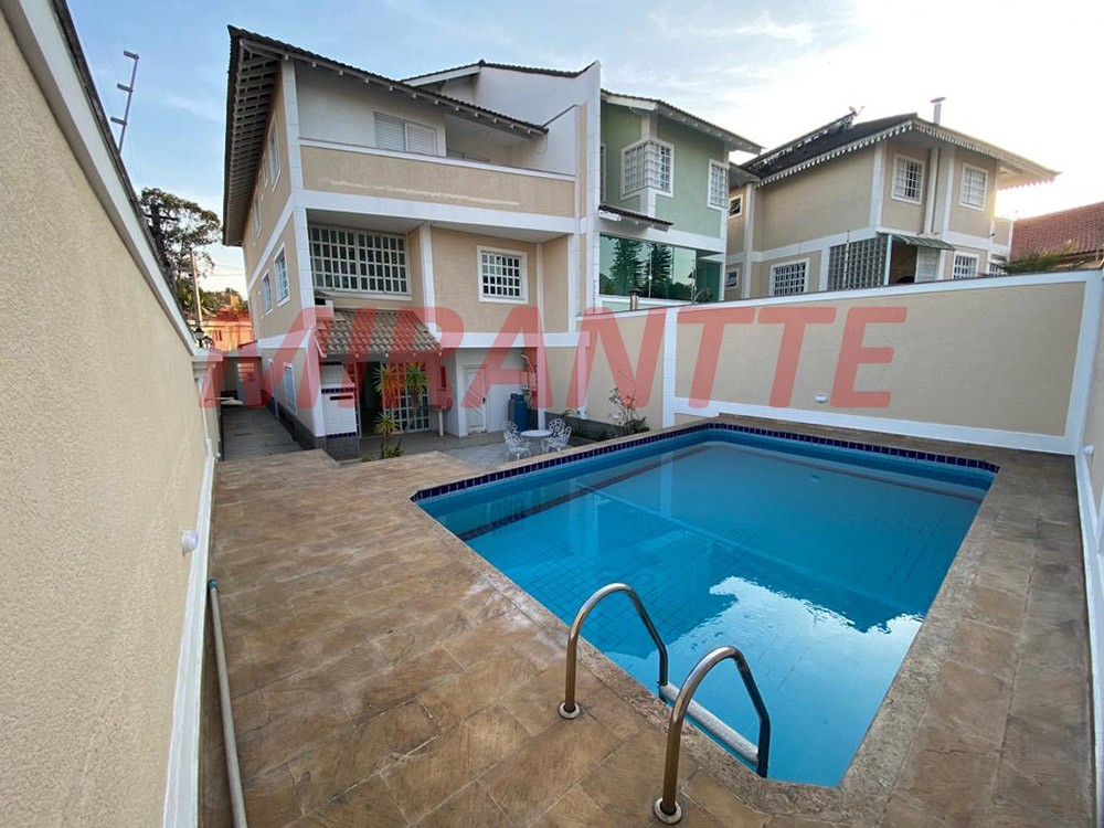 Sobrado de 384m² com 4 quartos em Jardim Bibi
