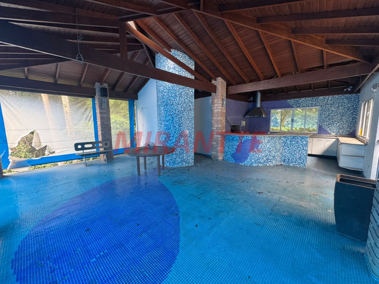 Sobrado de 400m² com 4 quartos em Jardim Samambaia – Mairiporã