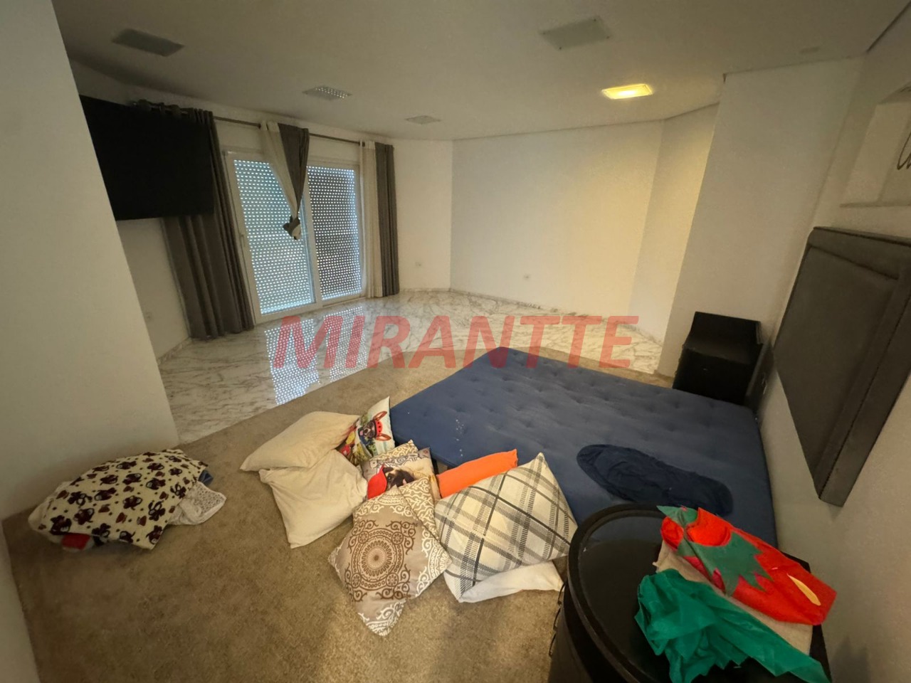 Sobrado de 400m² com 4 quartos em Jardim Samambaia – Mairiporã