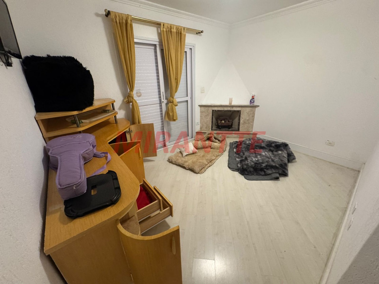 Sobrado de 400m² com 4 quartos em Jardim Samambaia – Mairiporã