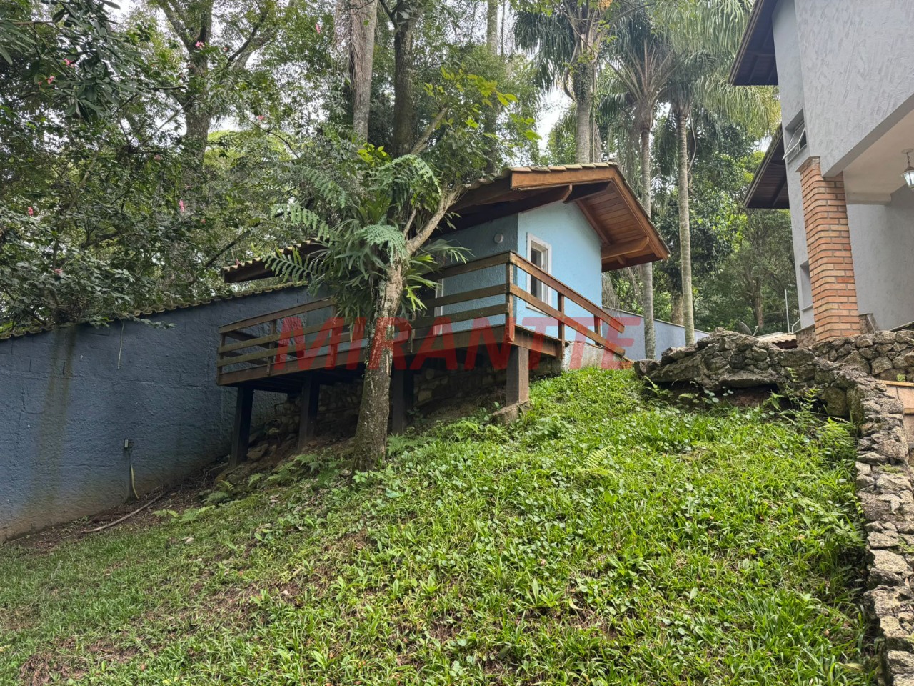 Sobrado de 400m² com 4 quartos em Jardim Samambaia – Mairiporã