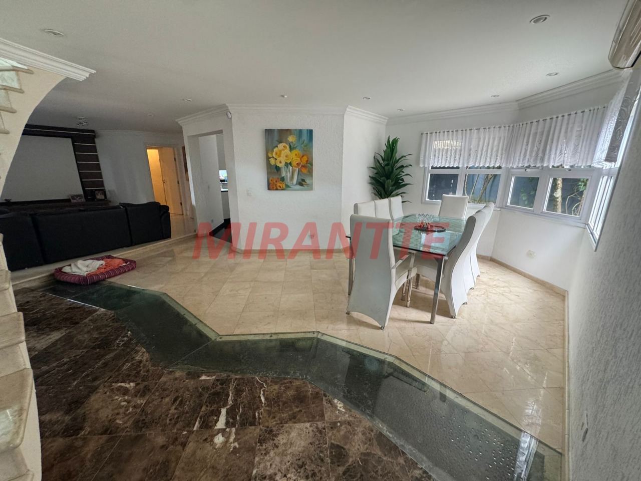 Sobrado de 400m² com 4 quartos em Jardim Samambaia – Mairiporã
