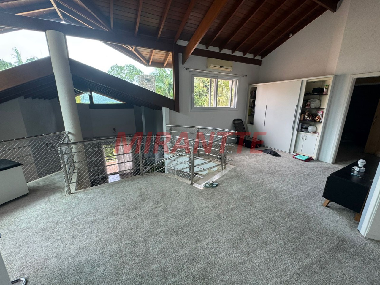 Sobrado de 400m² com 4 quartos em Jardim Samambaia – Mairiporã