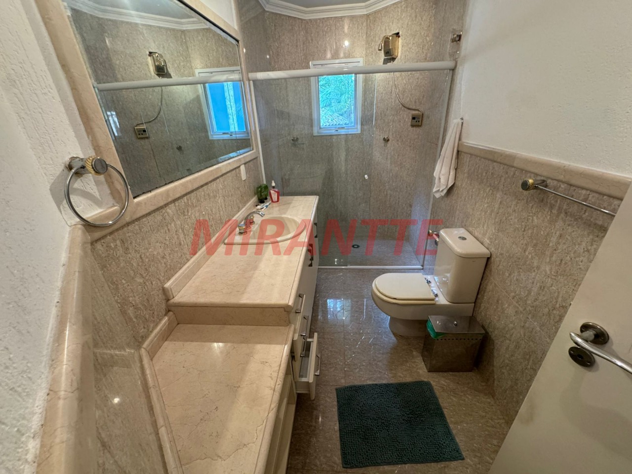 Sobrado de 400m² com 4 quartos em Jardim Samambaia – Mairiporã