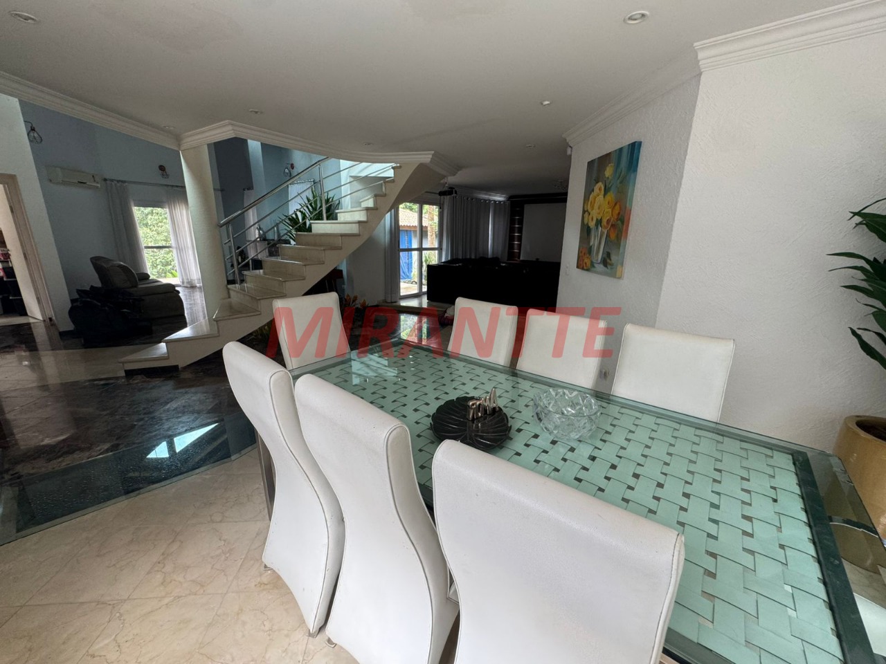 Sobrado de 400m² com 4 quartos em Jardim Samambaia – Mairiporã