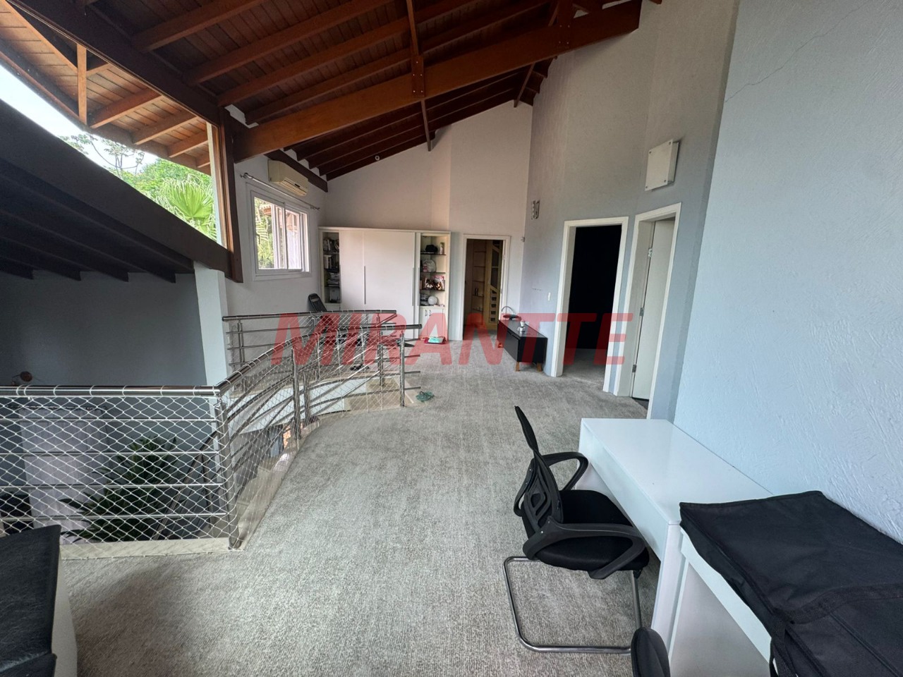 Sobrado de 400m² com 4 quartos em Jardim Samambaia – Mairiporã