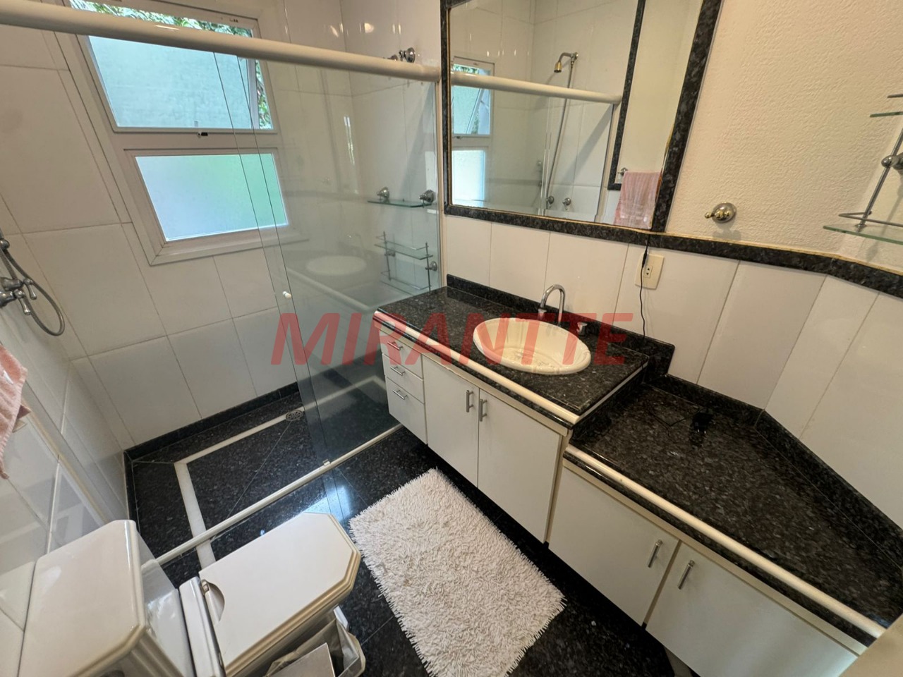 Sobrado de 400m² com 4 quartos em Jardim Samambaia – Mairiporã