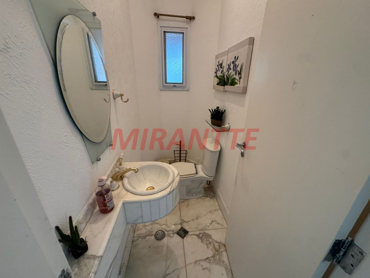 Sobrado de 400m² com 4 quartos em Jardim Samambaia – Mairiporã
