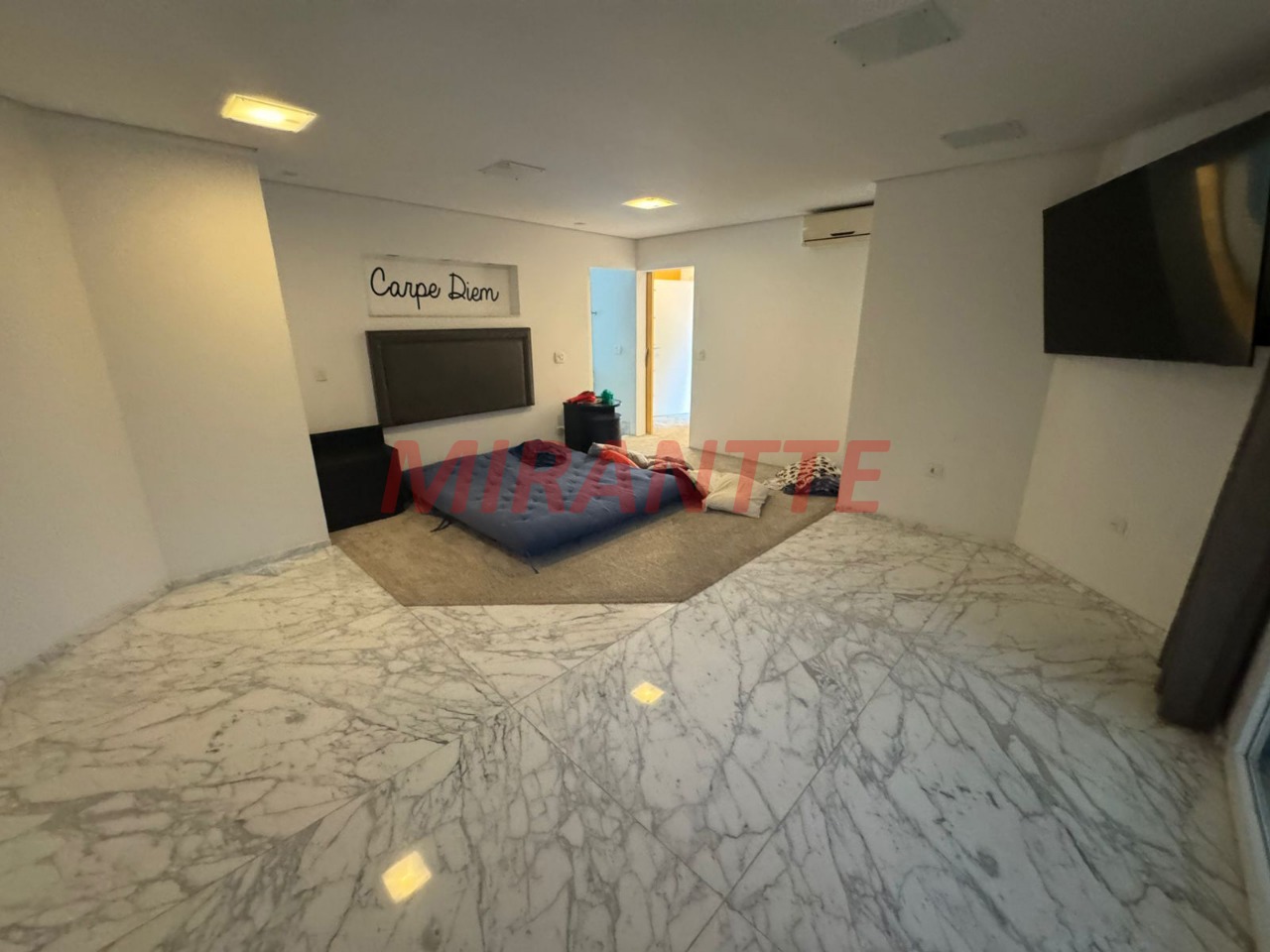 Sobrado de 400m² com 4 quartos em Jardim Samambaia – Mairiporã