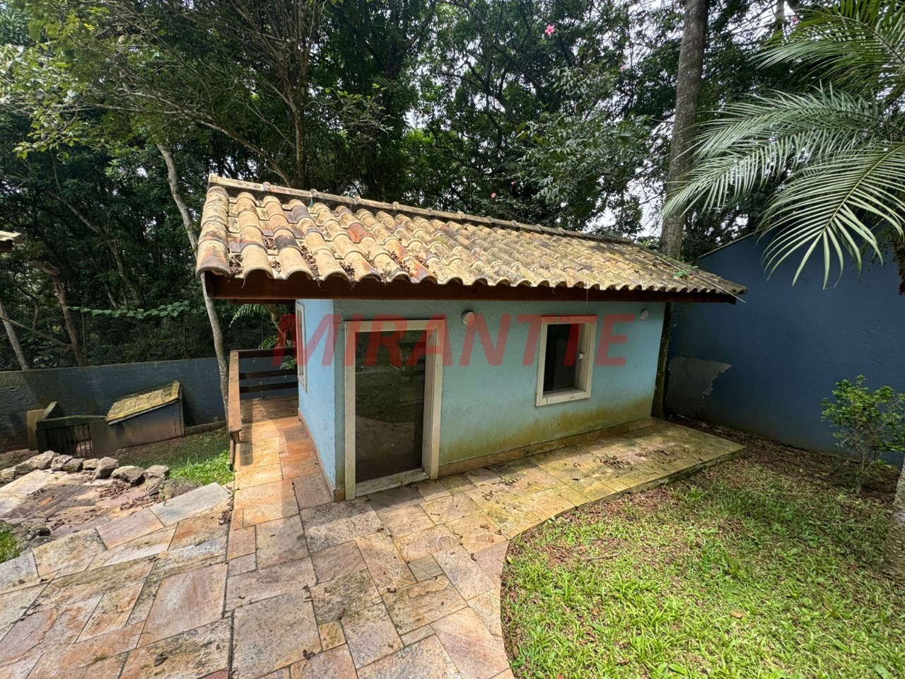 Sobrado de 400m² com 4 quartos em Jardim Samambaia – Mairiporã