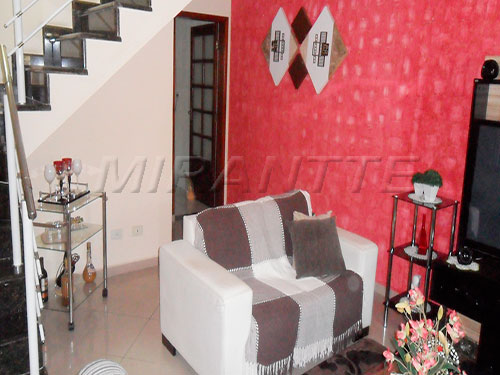Sobrado de 131m² com 3 quartos em Vila Constança